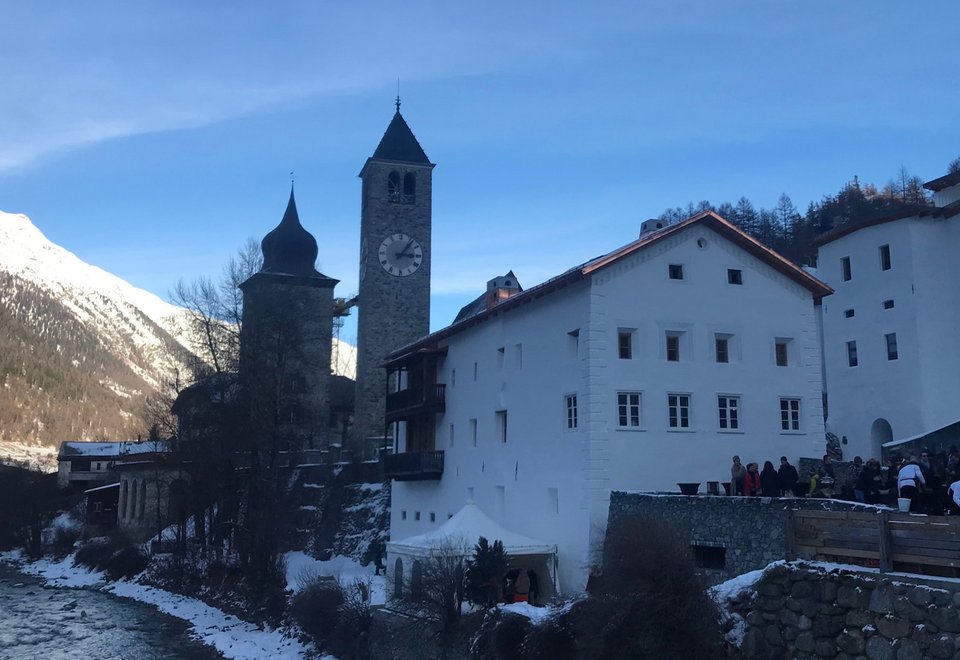 Muzeum Susch - zeitgenössische Kunst in einer mittelalterlichen Klosteranlage erkunden